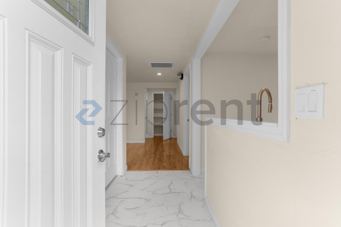 1413 12th St Ne #B - Photo 2 of 14