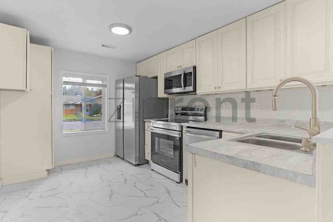 1413 12th St Ne #B - Photo 5 of 14