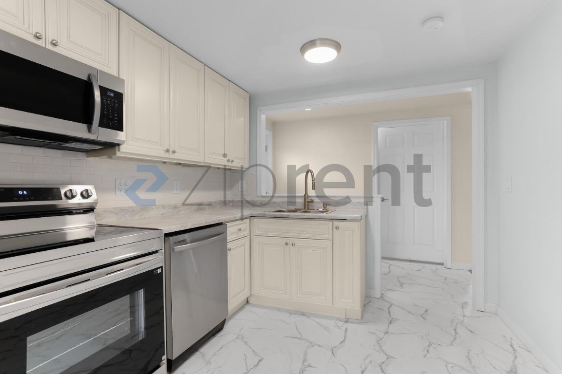 1413 12th St Ne #B - Photo 6 of 14