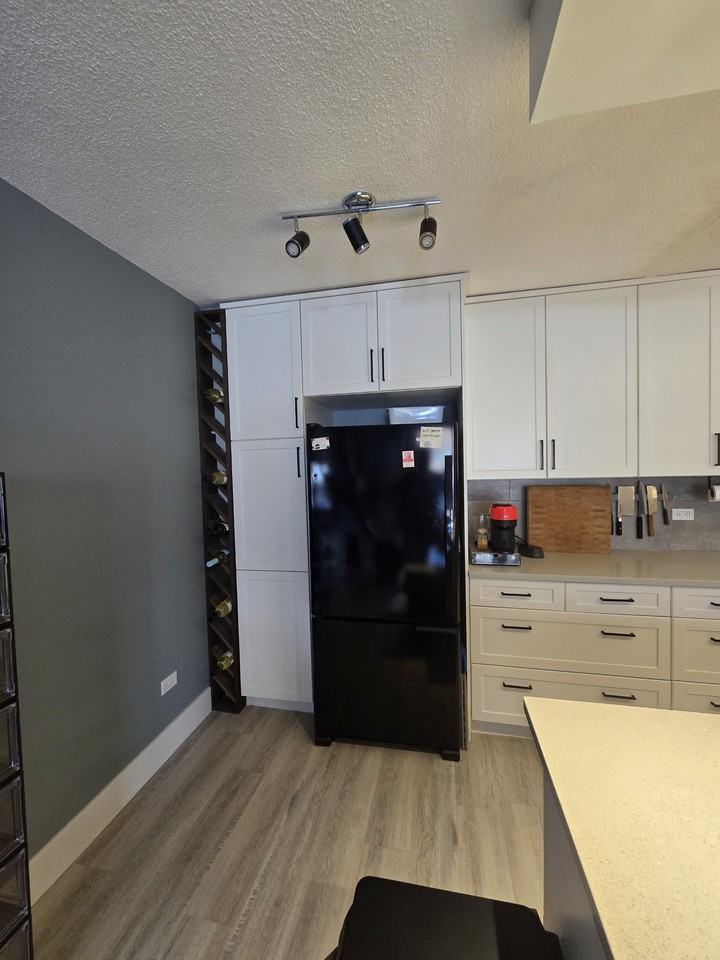 1027 Churchill Towers - Photo 4 of 15