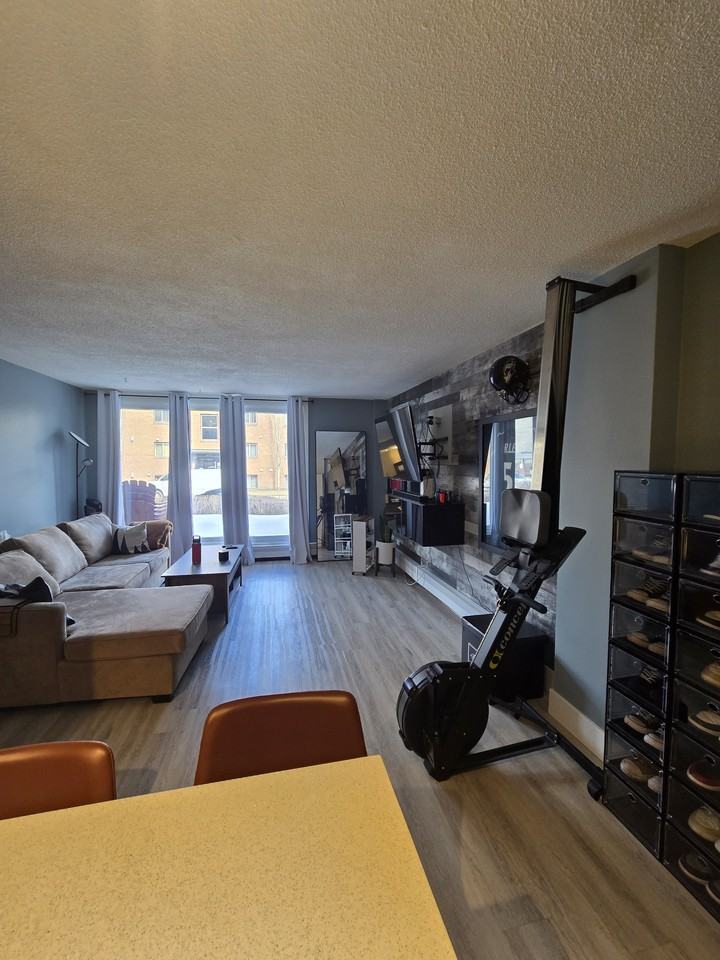 1027 Churchill Towers - Photo 5 of 15