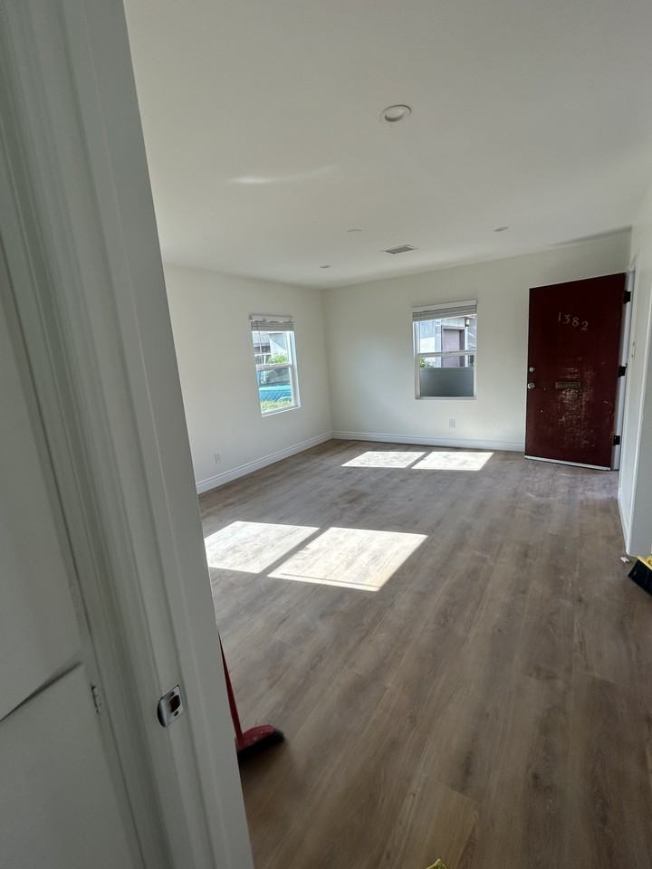 1382 North Mountain View Avenue - Photo 6 of 17