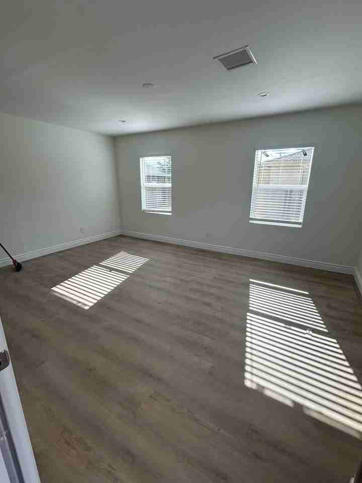 1382 North Mountain View Avenue - Photo 5 of 17