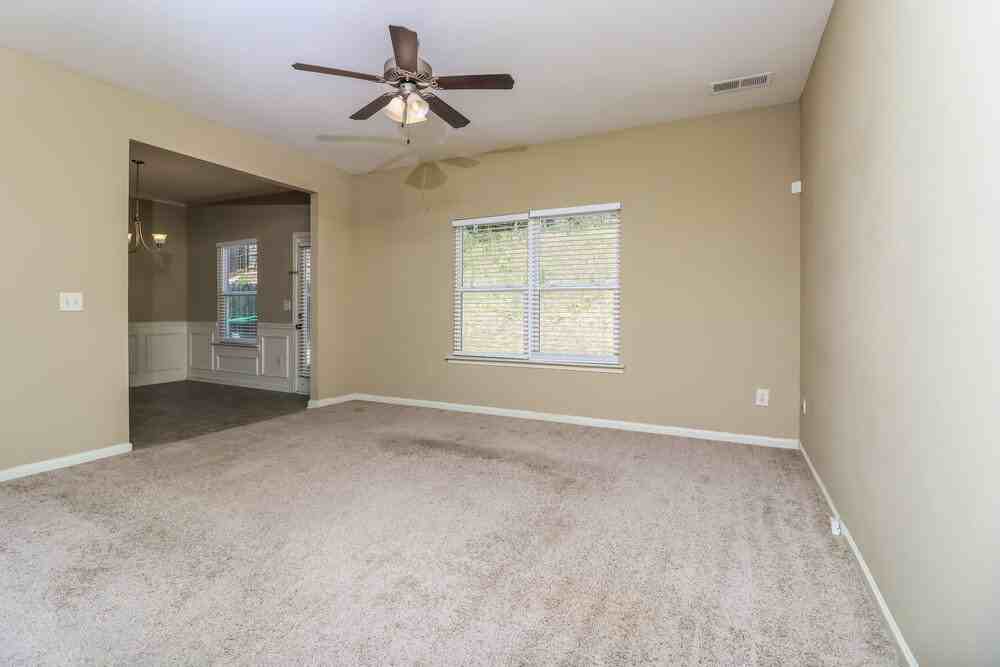 110 Hill Crest Cir - Photo 5 of 17