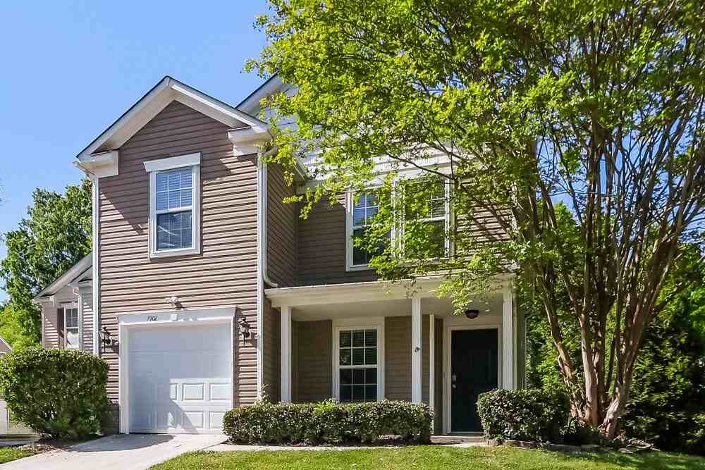 1902 Mallard Woods Pl - Photo 4 of 17