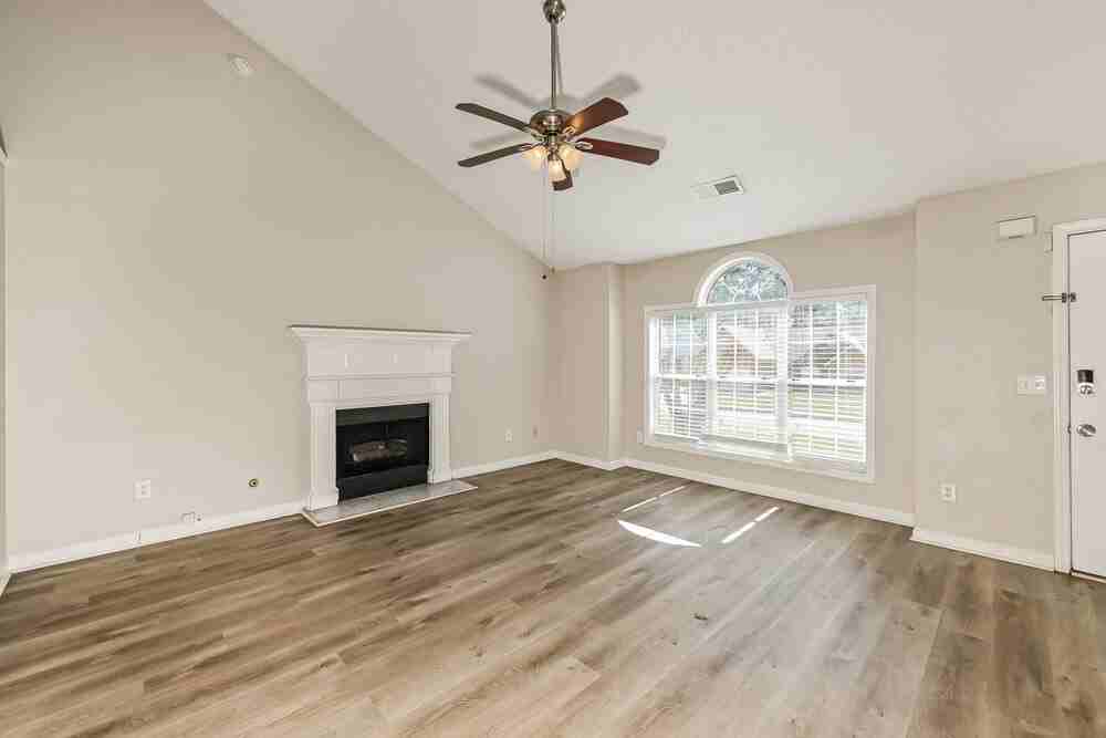 335 Shadetree Ln - Photo 4 of 17