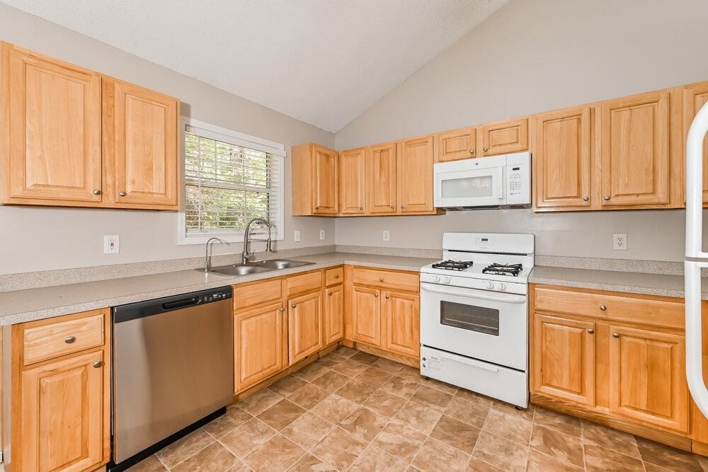 335 Shadetree Ln - Photo 7 of 17