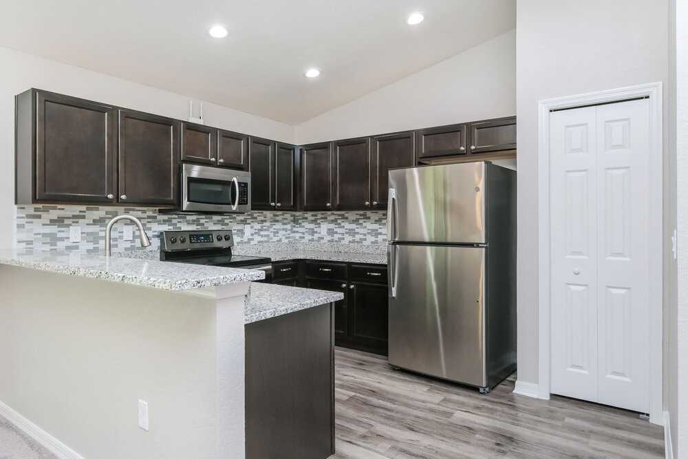 8006 Brookeshire Dr - Photo 7 of 16