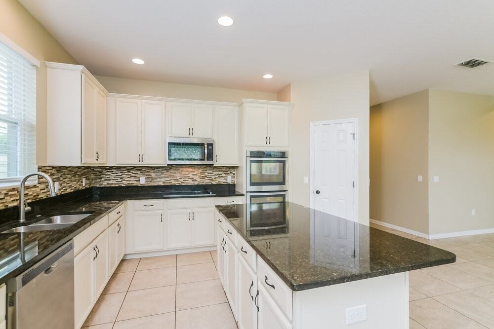 1861 Castleton Dr - Photo 7 of 16