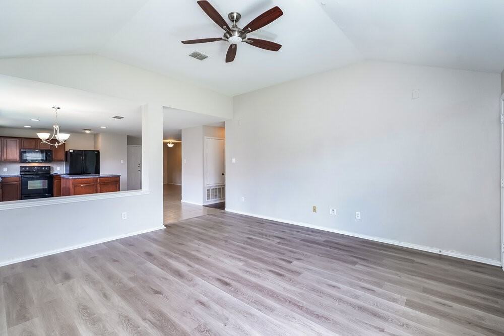 110 Comanche Trl - Photo 4 of 16