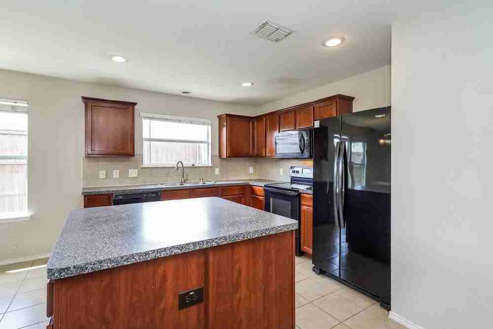 110 Comanche Trl - Photo 7 of 16