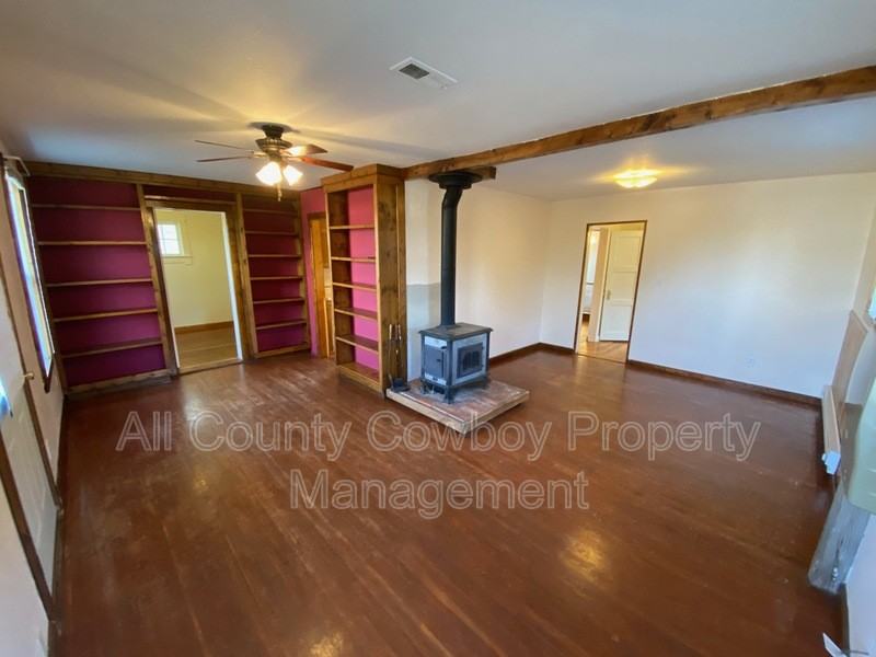 528 S Pierce St - Photo 3 of 15