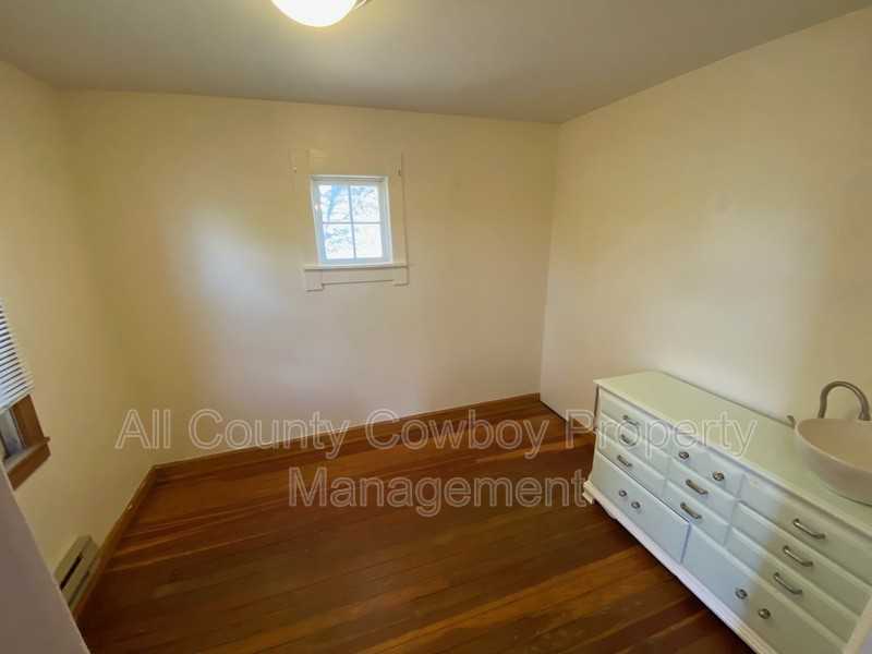 528 S Pierce St - Photo 4 of 15