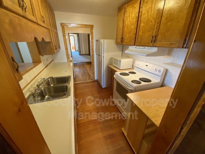 528 S Pierce St - Photo 5 of 15