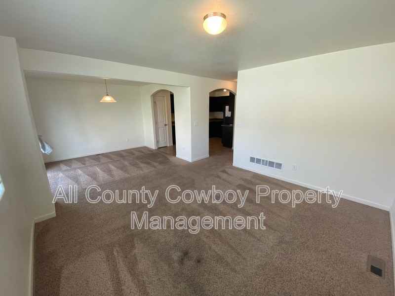 4041 Little Moon Trl - Photo 5 of 17