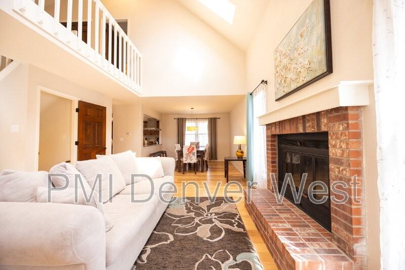 16821 E Hialeah Ave - Photo 3 of 31