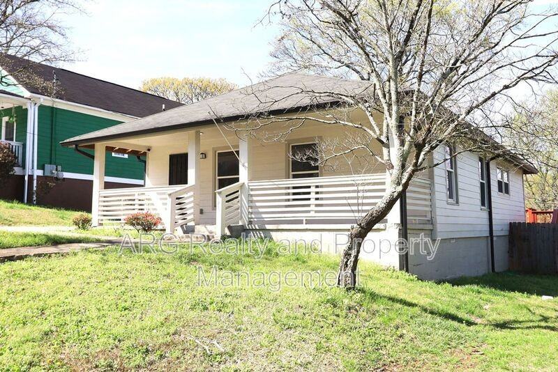 1095 Ira St Sw - Photo 2 of 42