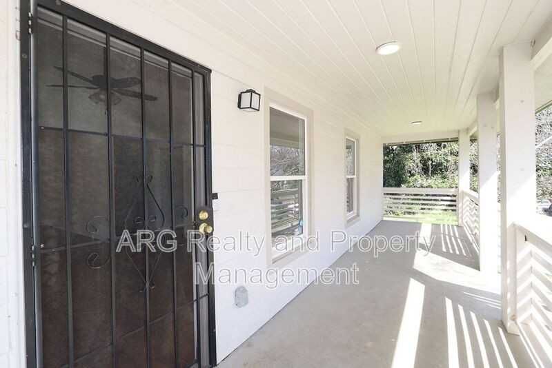 1095 Ira St Sw - Photo 3 of 42