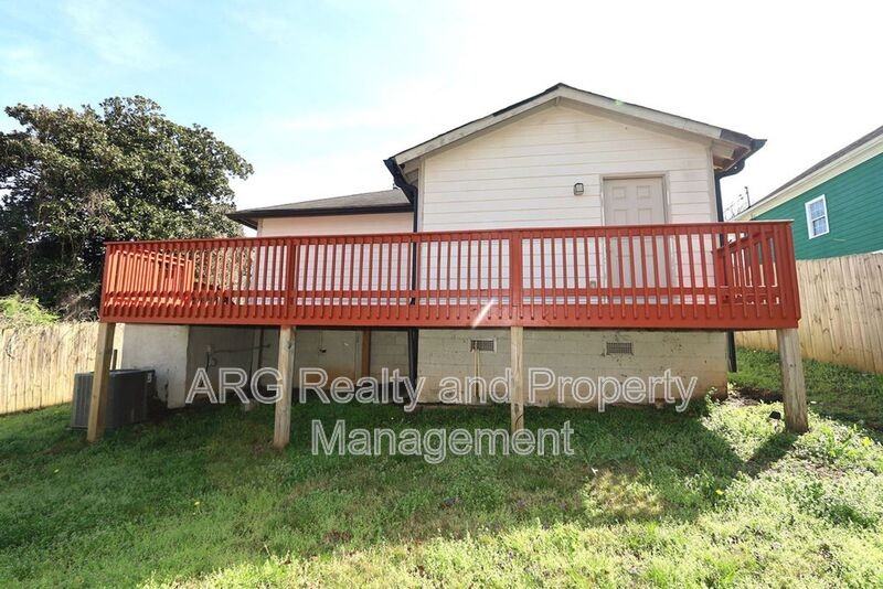 1095 Ira St Sw - Photo 5 of 42