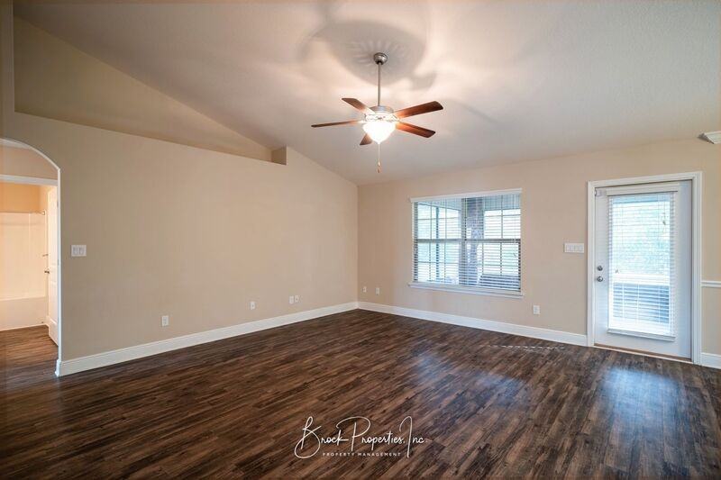 2112 Stennis Dr - Photo 5 of 31