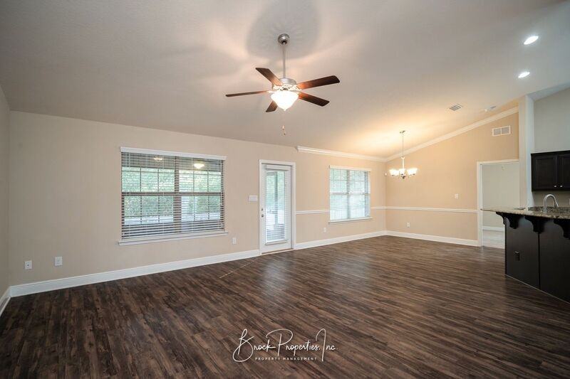 2112 Stennis Dr - Photo 6 of 31