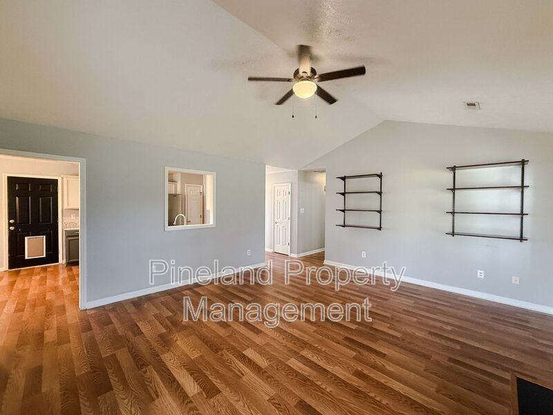 118 Cypress Dr - Photo 4 of 18