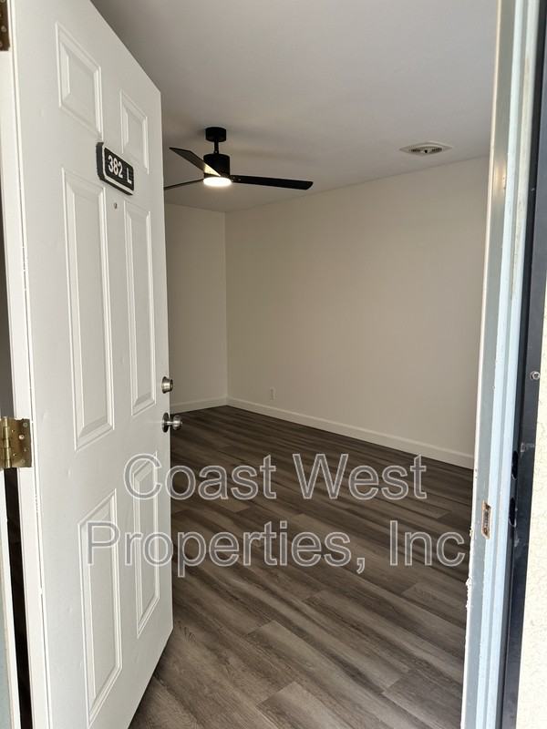 382 Acacia Ave - Photo 2 of 15