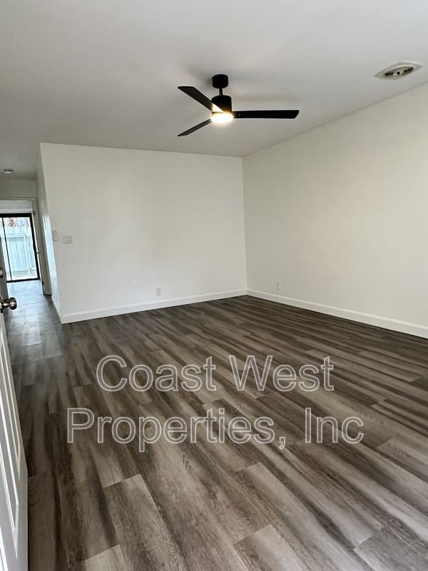 382 Acacia Ave - Photo 3 of 15