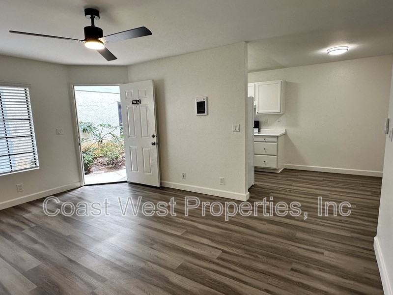 382 Acacia Ave - Photo 4 of 15