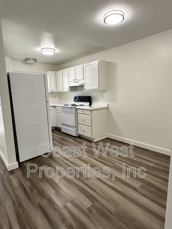 382 Acacia Ave - Photo 6 of 15