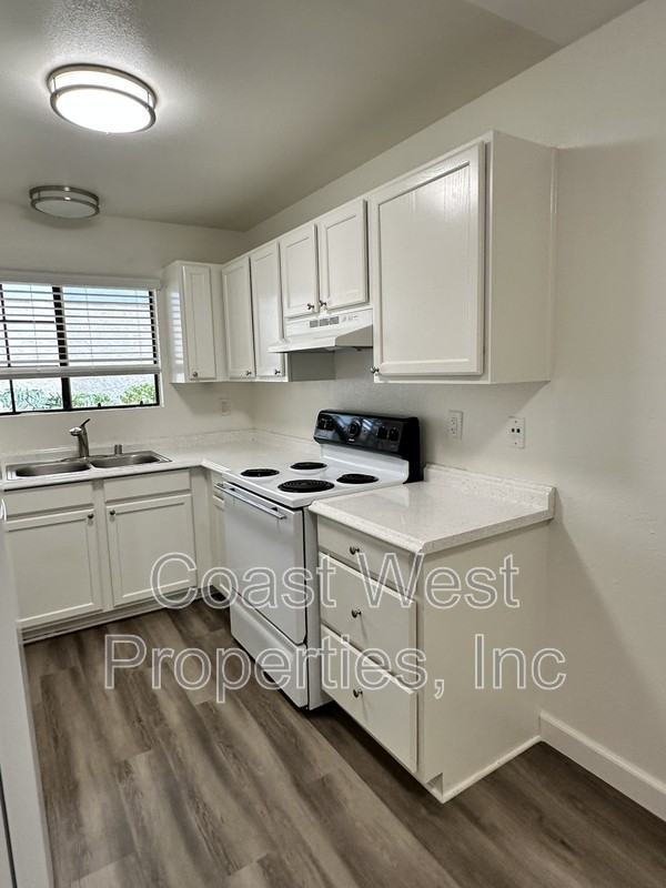 382 Acacia Ave - Photo 7 of 15