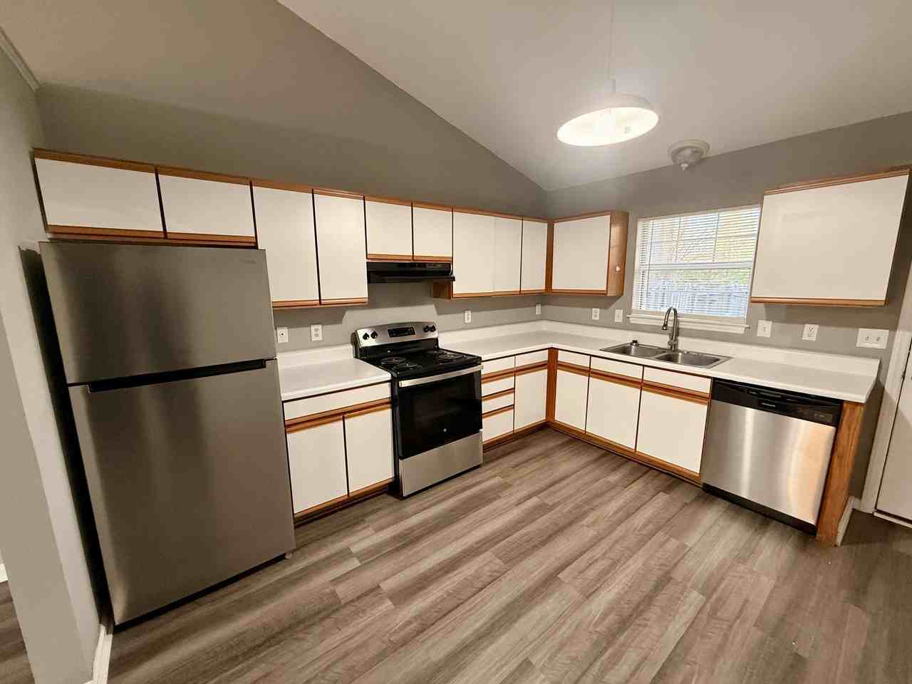 2708 Bluff View Drive - Photo 3 of 7