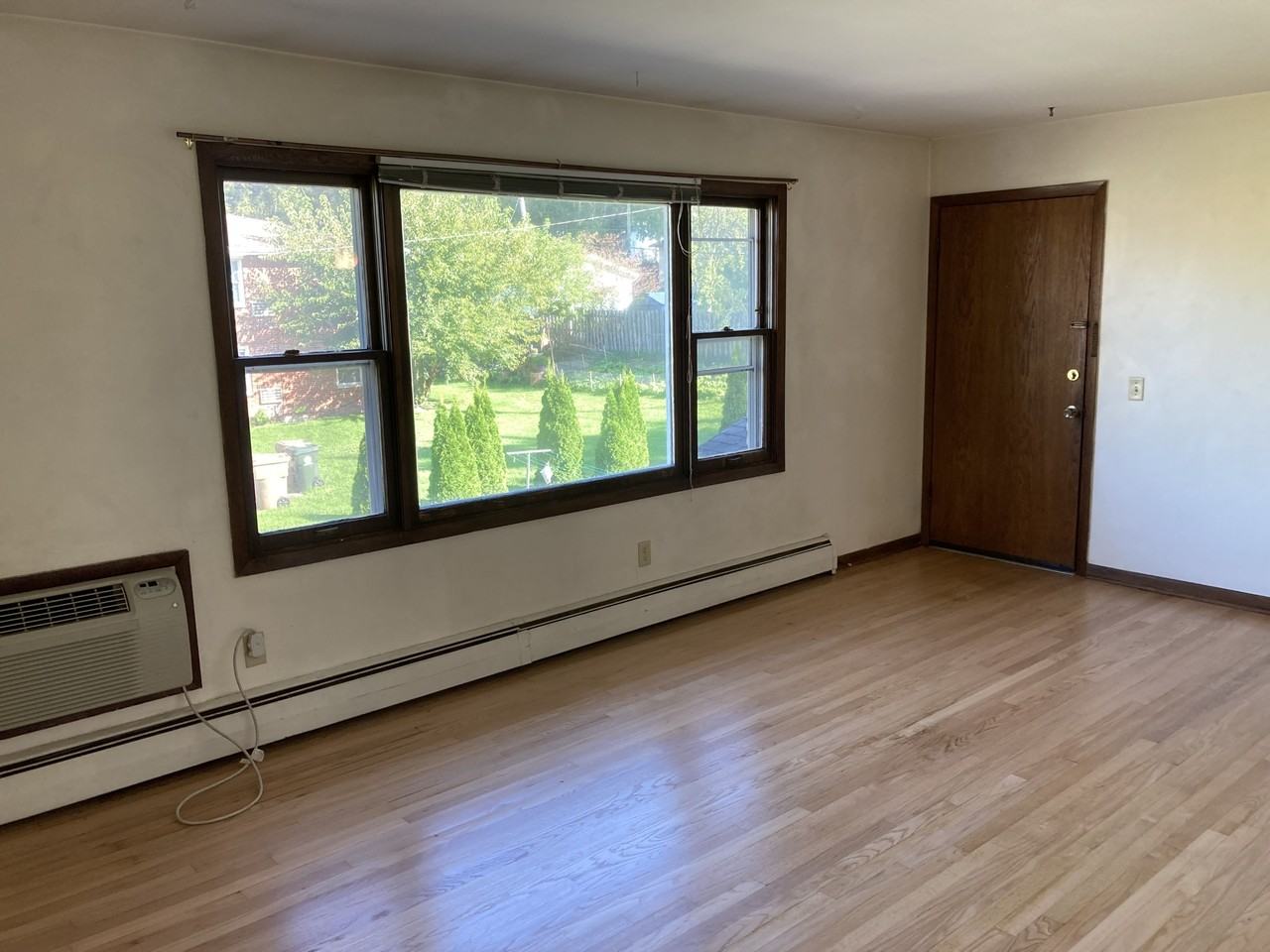 205-209 SUNNY MEADE LANE - Photo 2 of 23