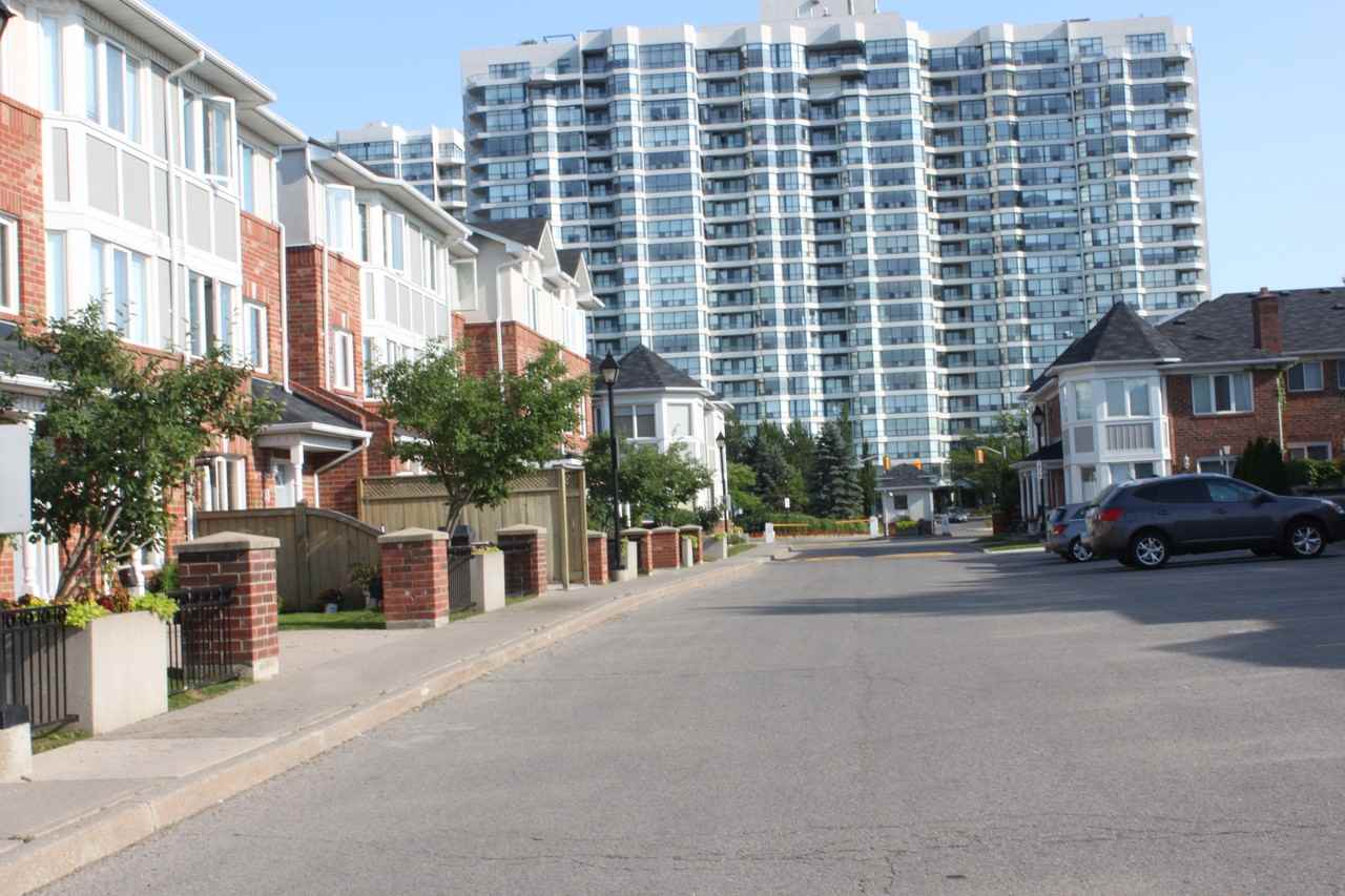 18 Clark Avenue West - Photo 2 of 20