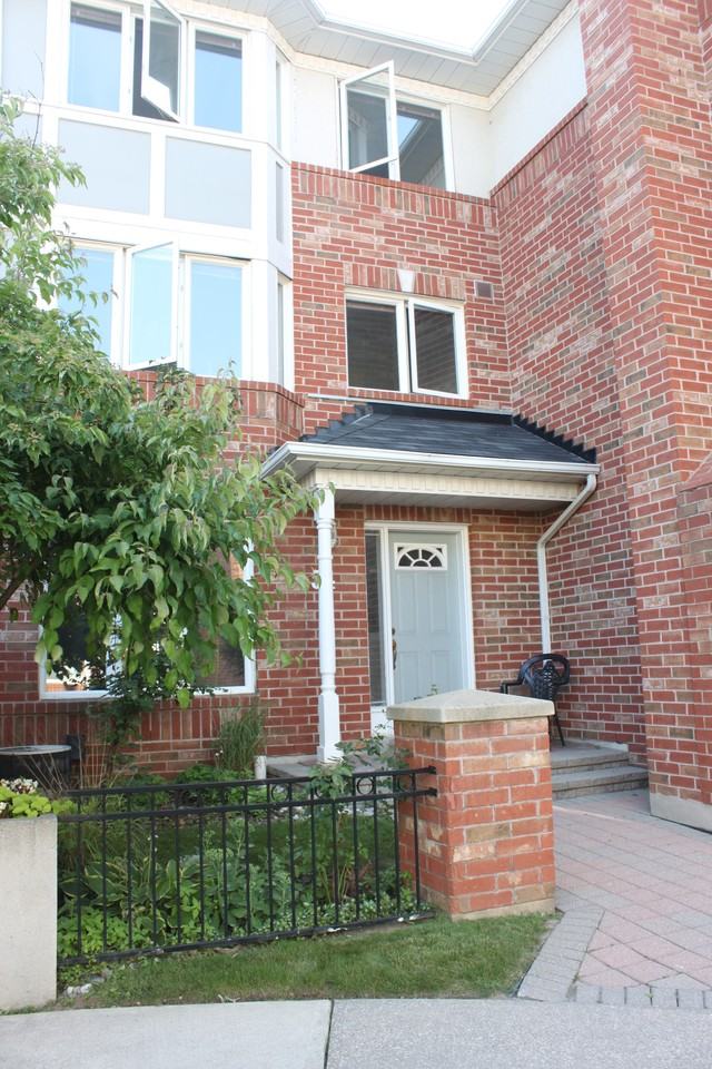 18 Clark Avenue West - Photo 3 of 20