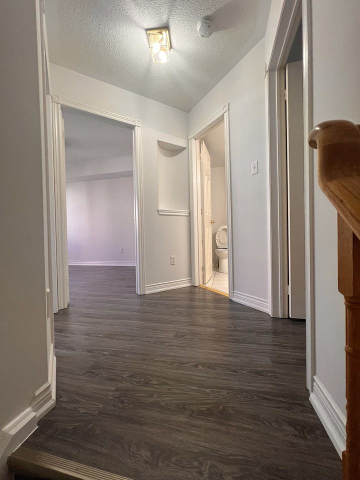 18 Clark Avenue West - Photo 4 of 20