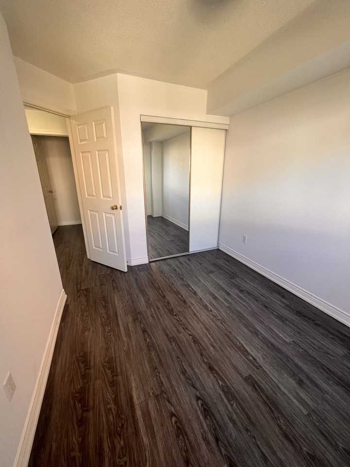 18 Clark Avenue West - Photo 7 of 20