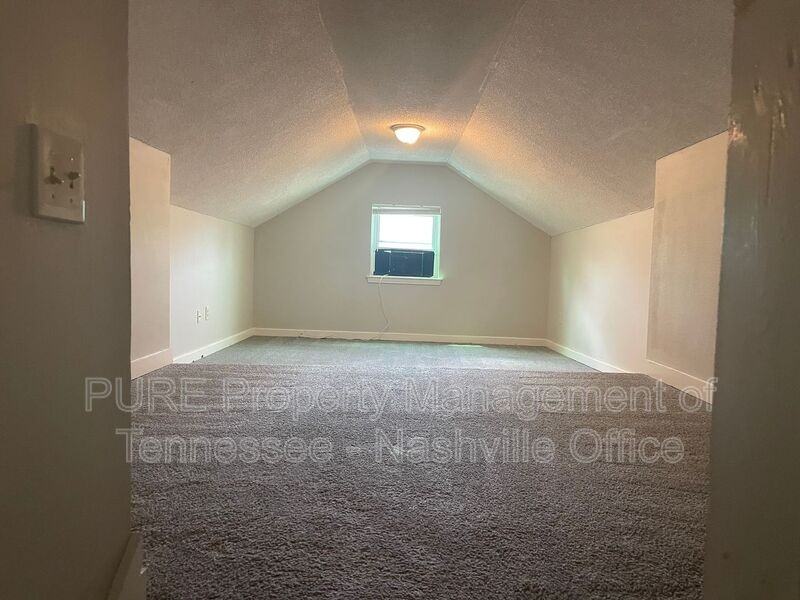 1441 Whitney Ave - Photo 5 of 7