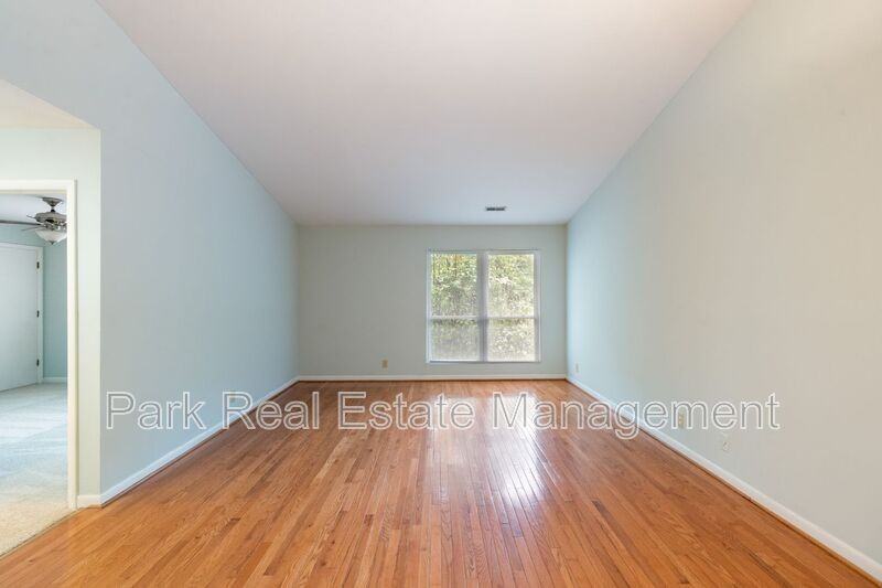 201 Howell St #100B - Photo 4 of 23