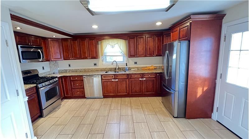 254 Broadway - Photo 2 of 21