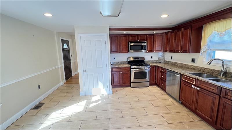 254 Broadway - Photo 3 of 21