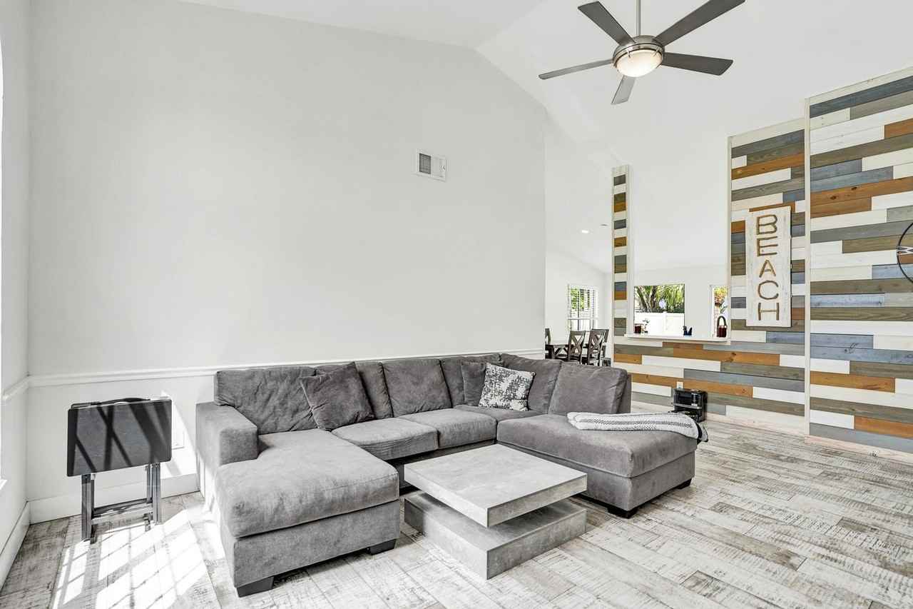 8467 Dynasty Dr - Photo 3 of 39