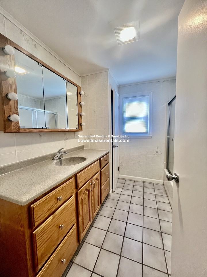 48 Anderson St - Photo 4 of 12