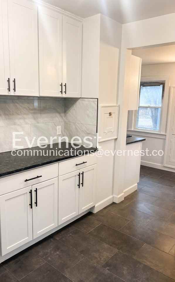 2730 Elliott Ave - Photo 5 of 32