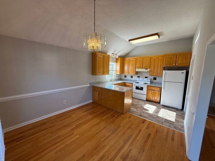 405 Avent Cir - Photo 7 of 16