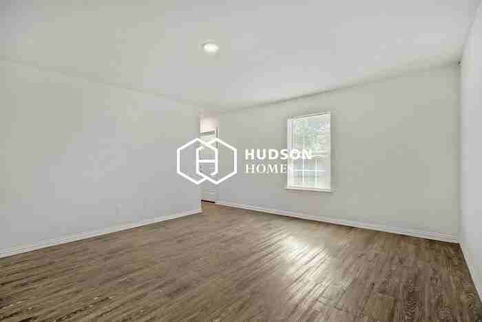 1308 N Brazos Ave - Photo 3 of 14