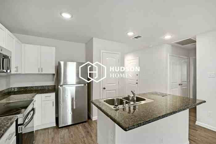 1308 N Brazos Ave - Photo 5 of 14