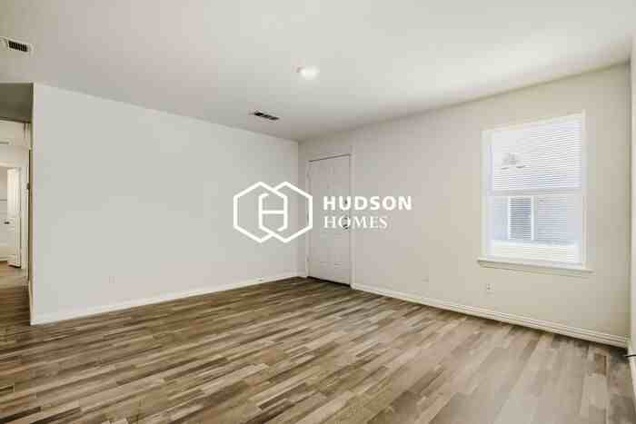 5912 Wilkes Dr - Photo 3 of 14