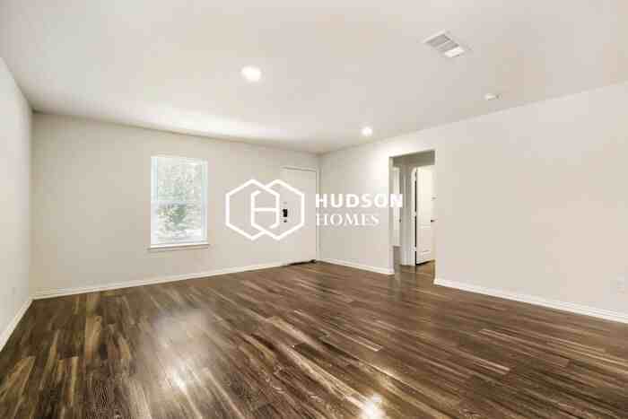 5908 Oakdale Dr - Photo 3 of 14