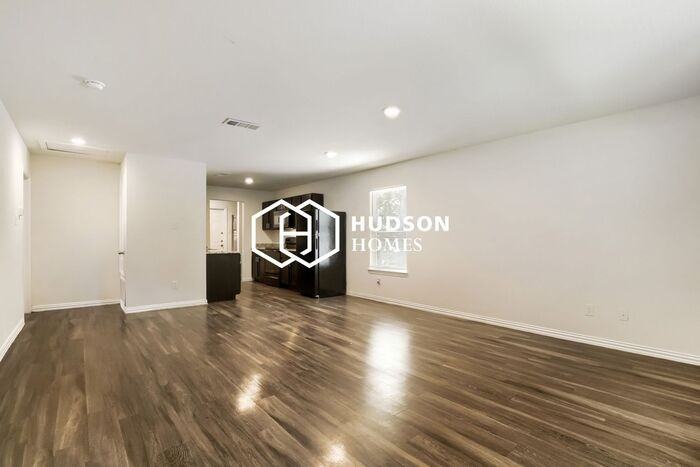 5908 Oakdale Dr - Photo 4 of 14